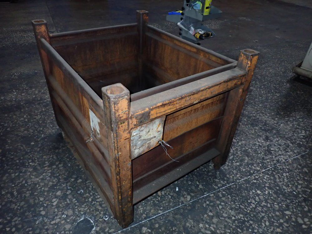 25 1/2"x31"x20" Metal Container