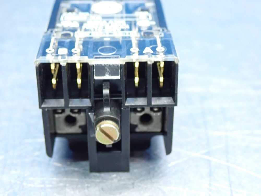 Allen Bradley Illuminated Momentary Contact Push Button Unit - 800mr-pa16ra2