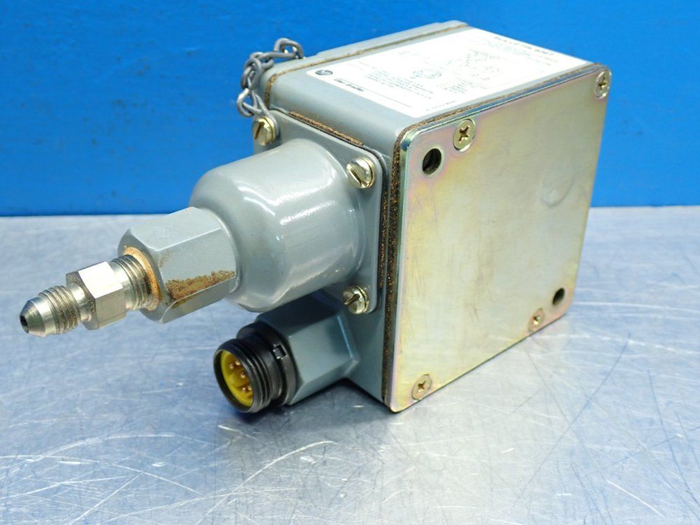Allen Bradley 6-75psi Pressure Control Switch - 836t-t252j