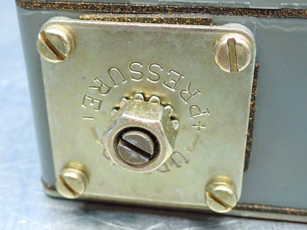 Allen Bradley 6-75psi Pressure Control Switch - 836t-t252j