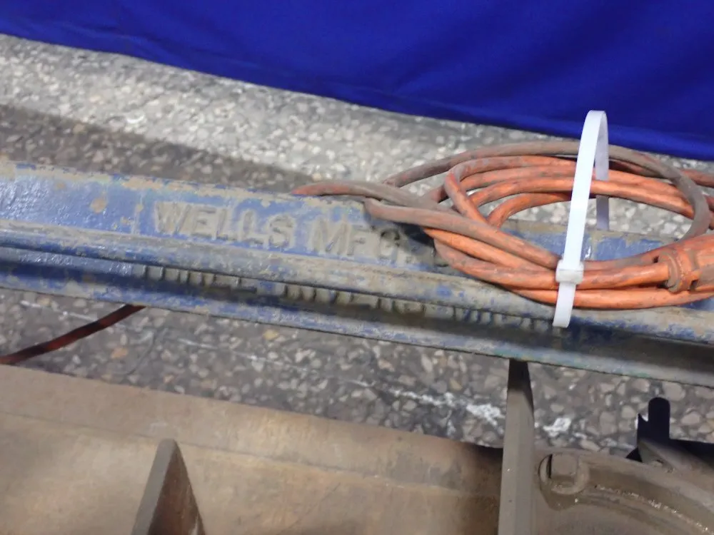 Wells 18" X 8" Horizontal Band Saw