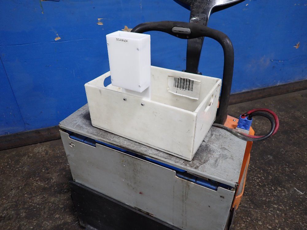 Raymond 5000 Lbs Electrical Pallet Jack - 8410