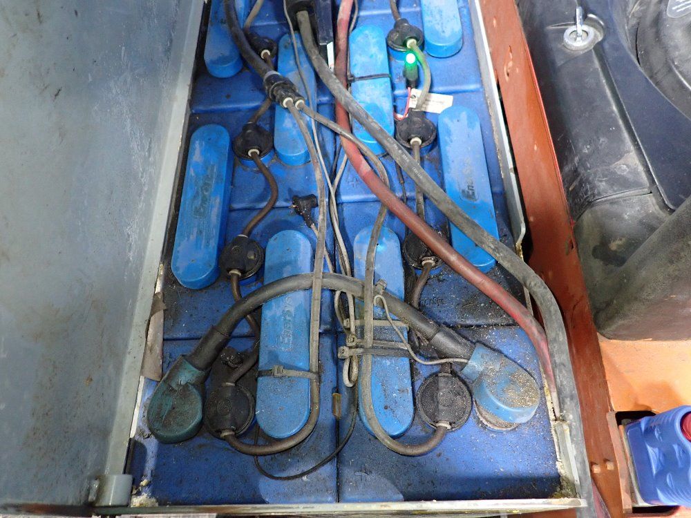 Raymond 5000 Lbs Electrical Pallet Jack - 8410