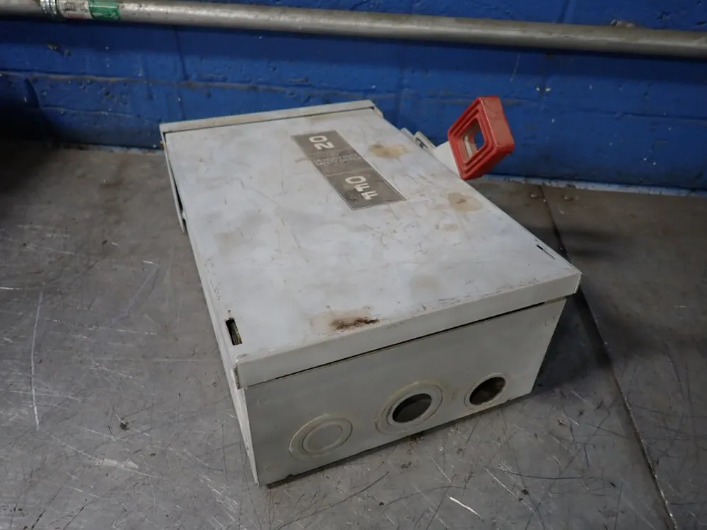 General Electric 30 Amp Non Fusible Disconnect - Np266212-d