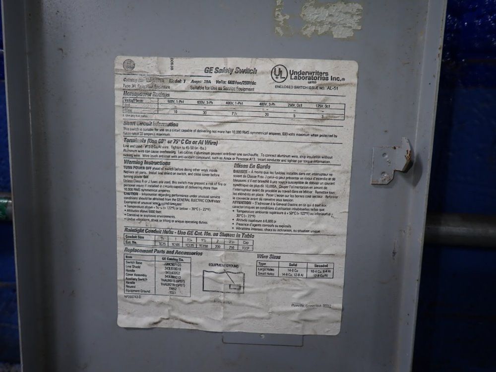 General Electric 30 Amp Non Fusible Disconnect - Np266212-d