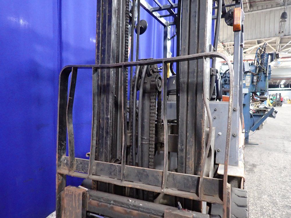 Toyota 5340 Lbs 42-6fgcu25 Propane Forklift - 42-6fgcu25