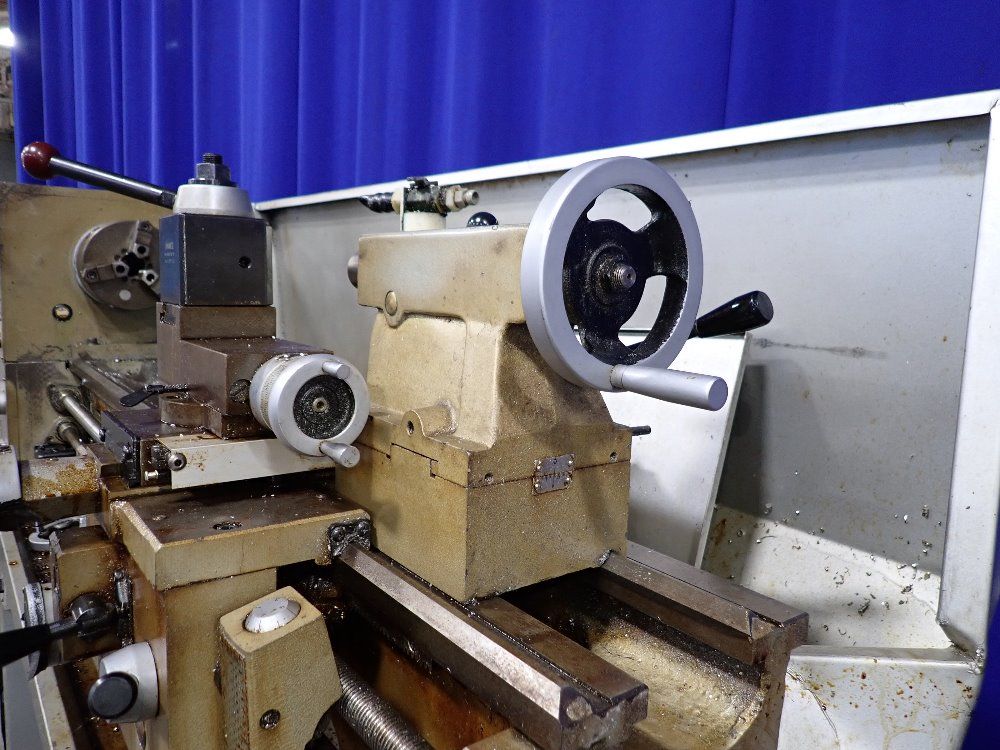 Vectrax 15"/16" X 42" 2001 Vectrax 82837915 Gap Bed Lathe - 82837915