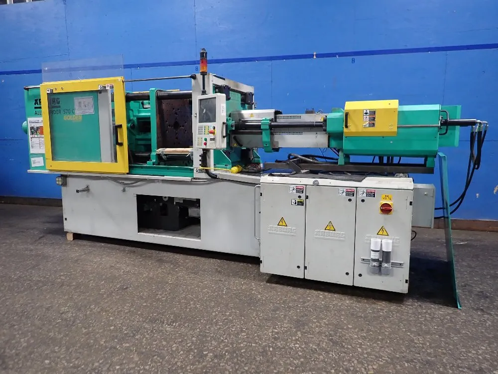 INJECTION MOLDER