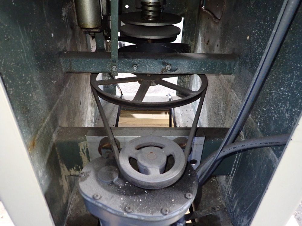 R. Howard Flat Lapping Mahcine - 6y-1