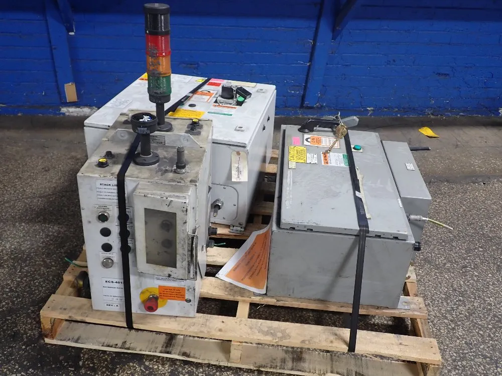 STACK LIGHT, SKID CONTROL ENCLOSURE, INTEGRATED DRIVE CONTACTOR PANEL