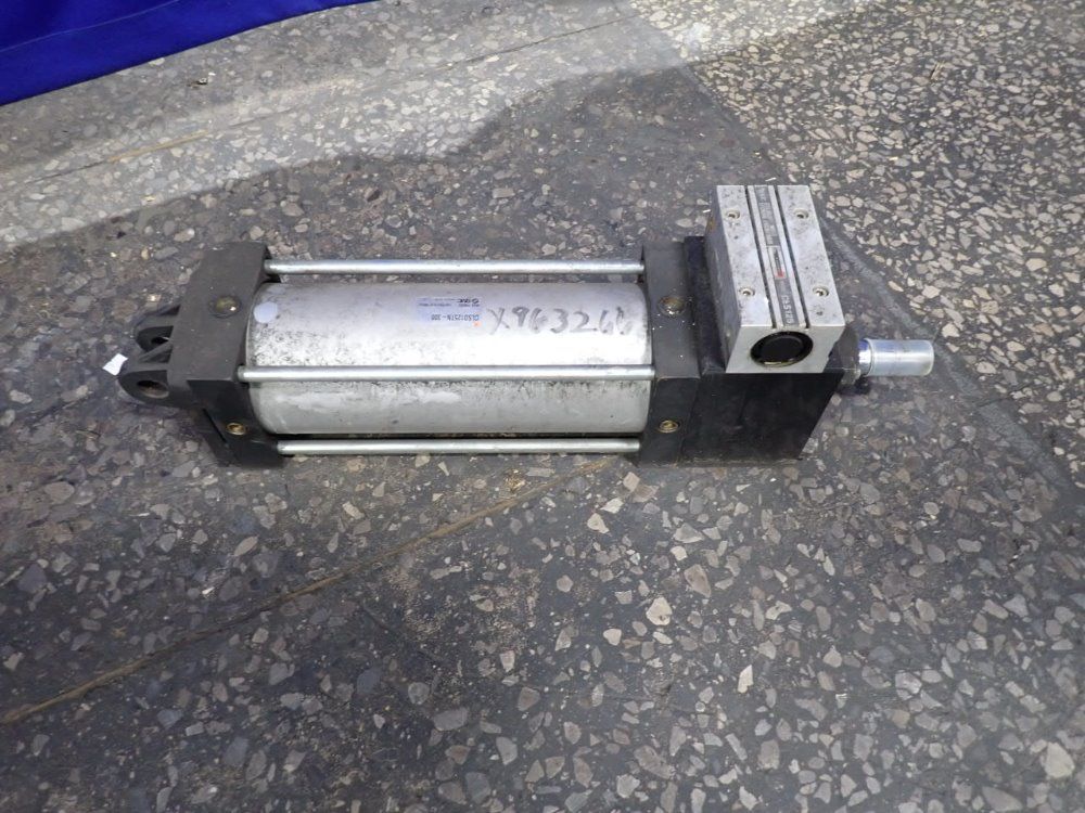 Smc Cylinder W/locking Mechanism - Cls125