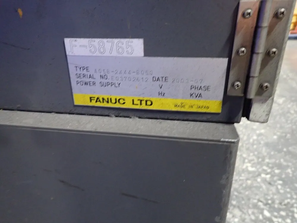 Fanuc Industrial Robot With Controller - A05b-2444-b050