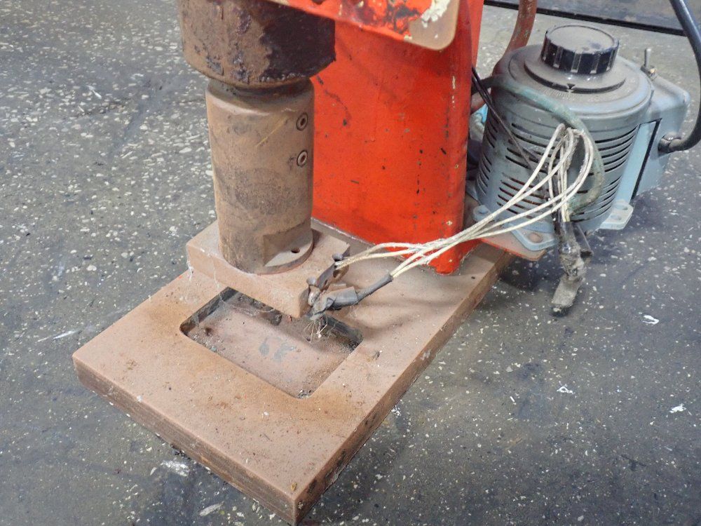 Action Mfg. 1.4 Kva Air Press