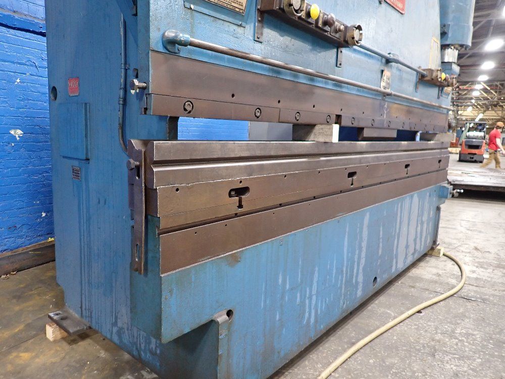 Chicago 200 Ton X 150 1/2" Press Brake - 200-f-10