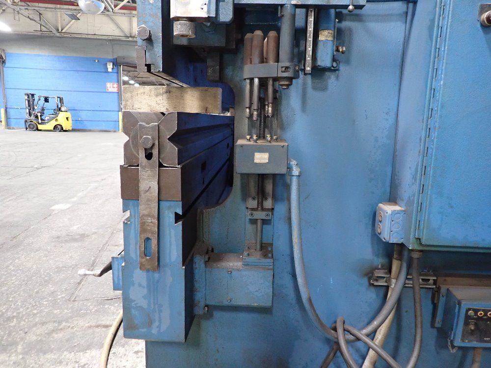 Chicago 200 Ton X 150 1/2" Press Brake - 200-f-10