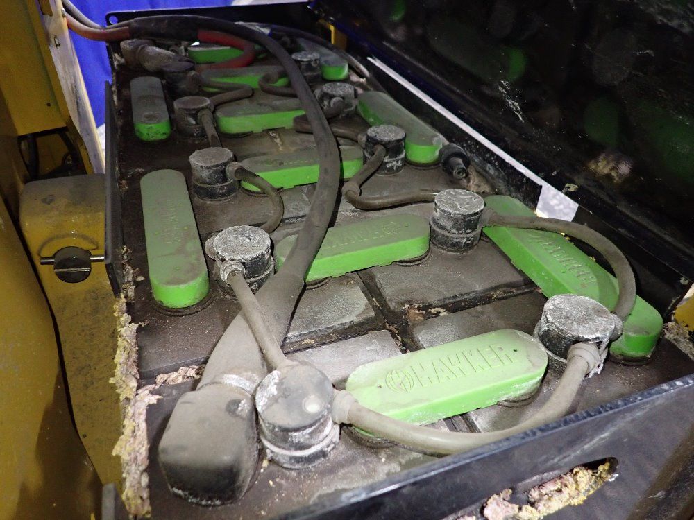 Yale 6000 Lbs Electrical Pallet Jack - Mpe060len24t2748