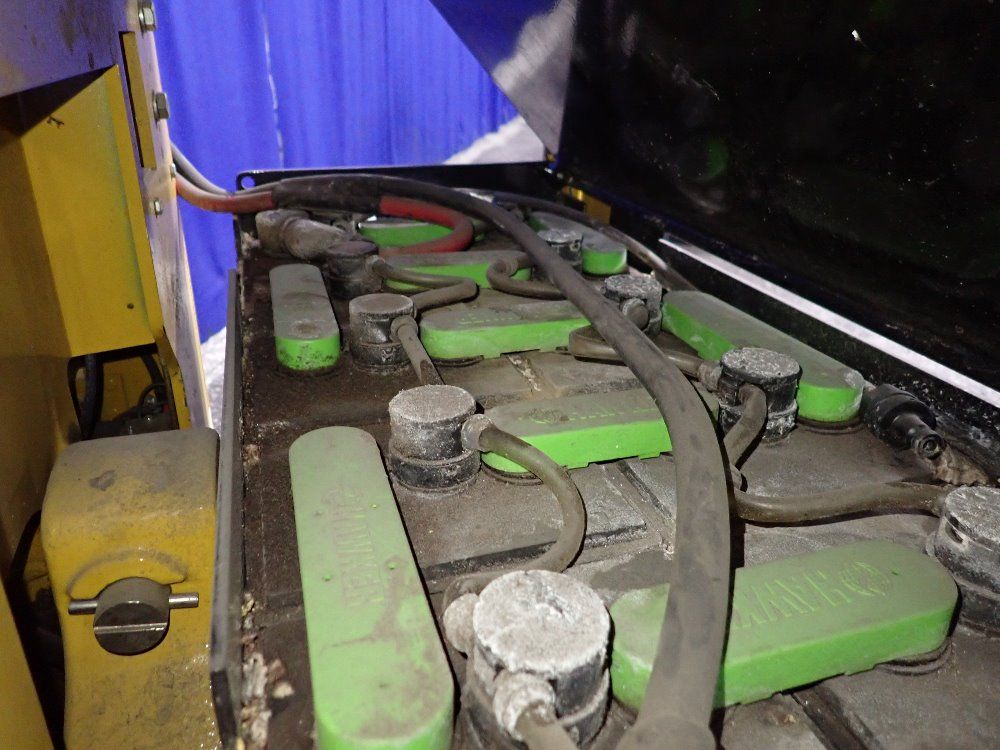 Yale 6000 Lbs Electrical Pallet Jack - Mpe060len24t2748