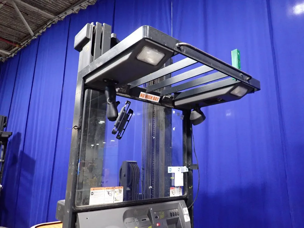 Crown 2900 Lbs Electric Standup Forklift - 3400 Series