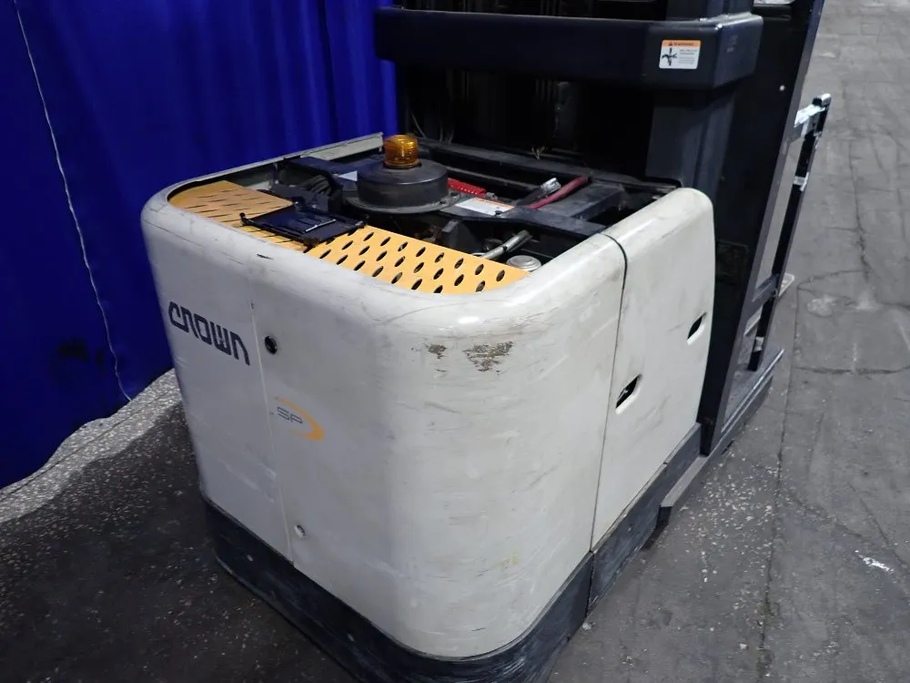 Crown 2900 Lbs Electric Standup Forklift - 3400 Series