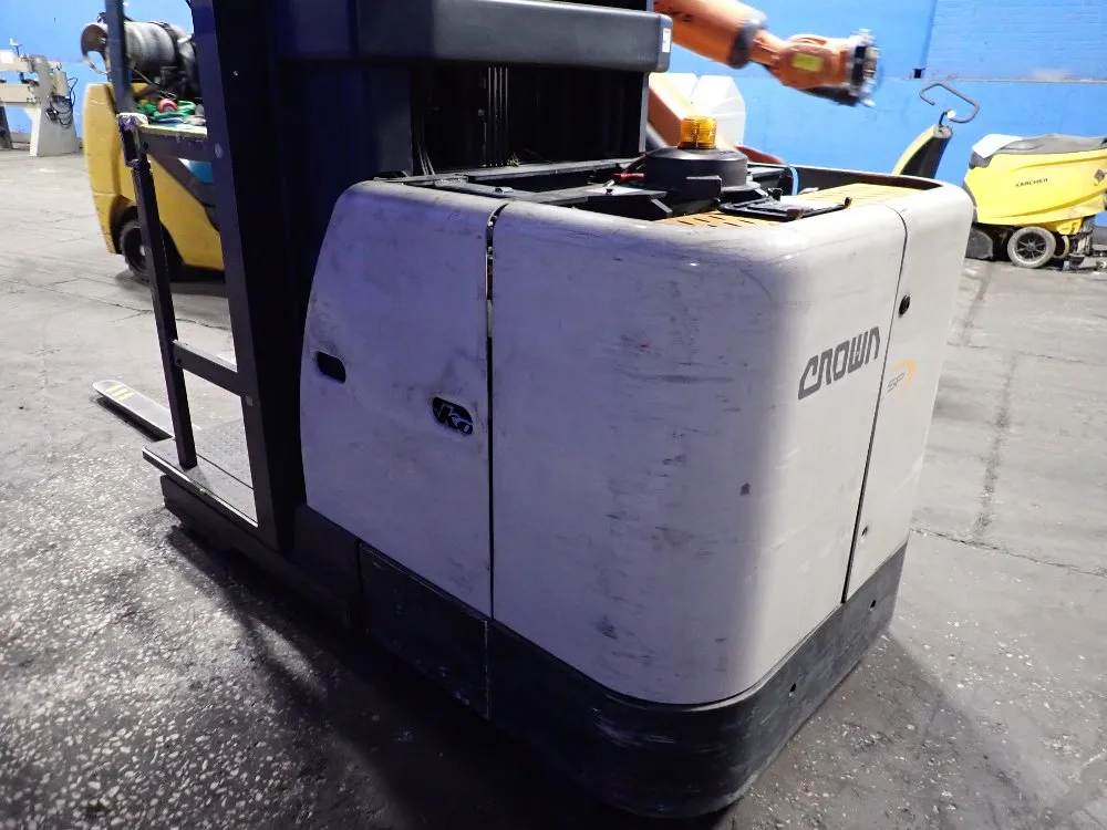 Crown 2900 Lbs Electric Standup Forklift - 3400 Series