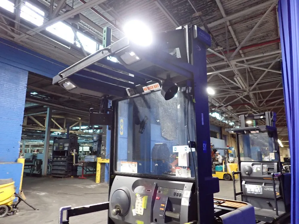 Crown 2900 Lbs Electric Standup Forklift - 3400 Series