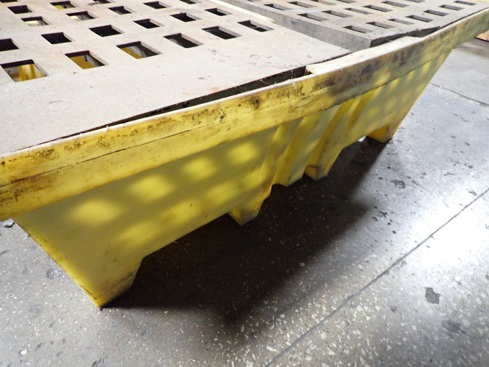 Poly-spillpallet Containment Pallet