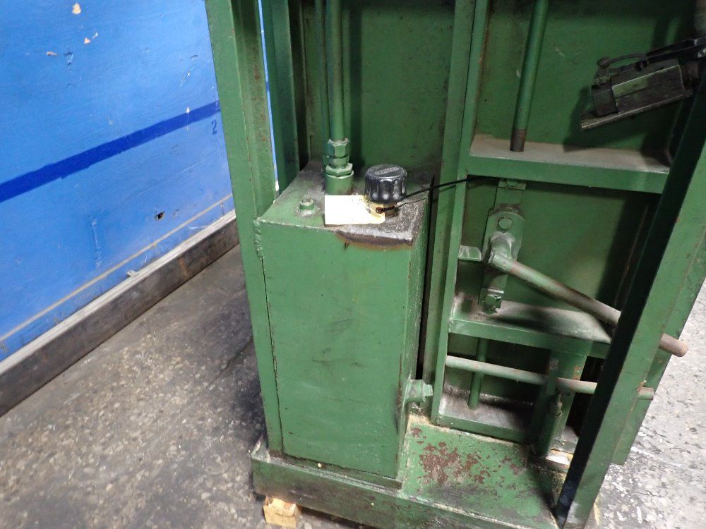 Fox Baler 30" X 59" Baler - 60