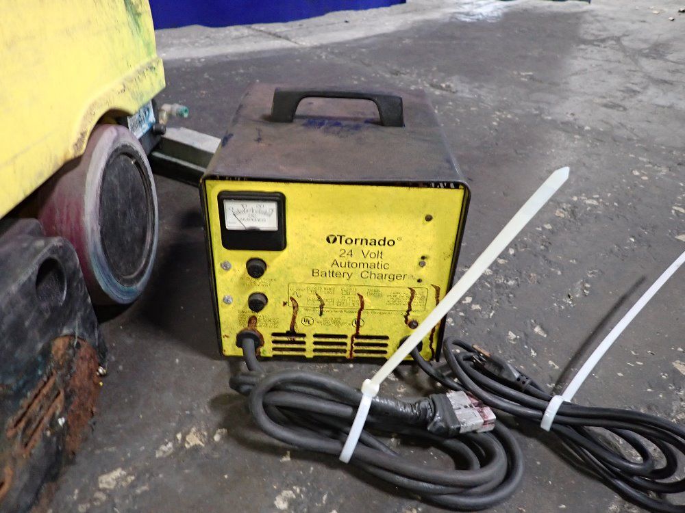 Karcher 32" Floor Scrubber - Tornado