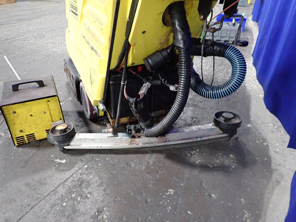 Karcher 32" Floor Scrubber - Tornado