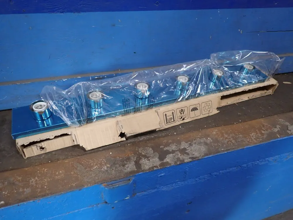 Maxim Lighting 36"x4" Light Fixture - 6-mb-60w