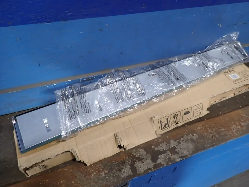 Maxim Lighting 36"x4" Light Fixture - 6-mb-60w