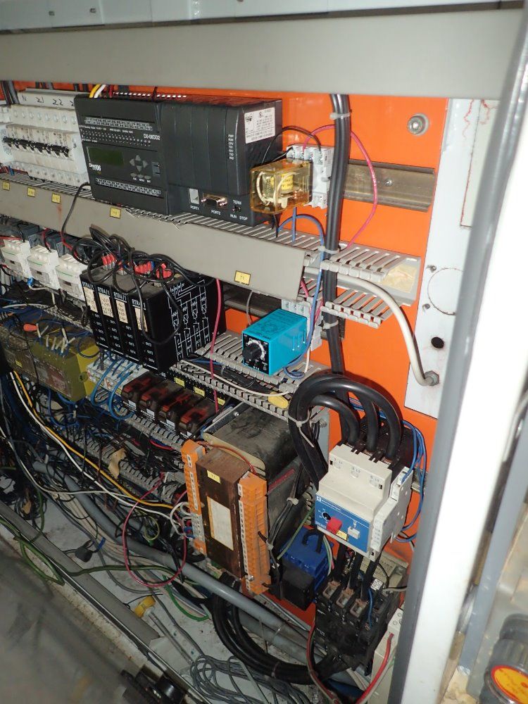 Battenfeld Injection Molder - 3200/ba750cdplus