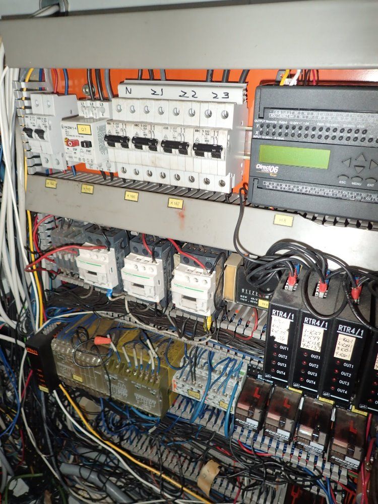 Battenfeld Injection Molder - 3200/ba750cdplus