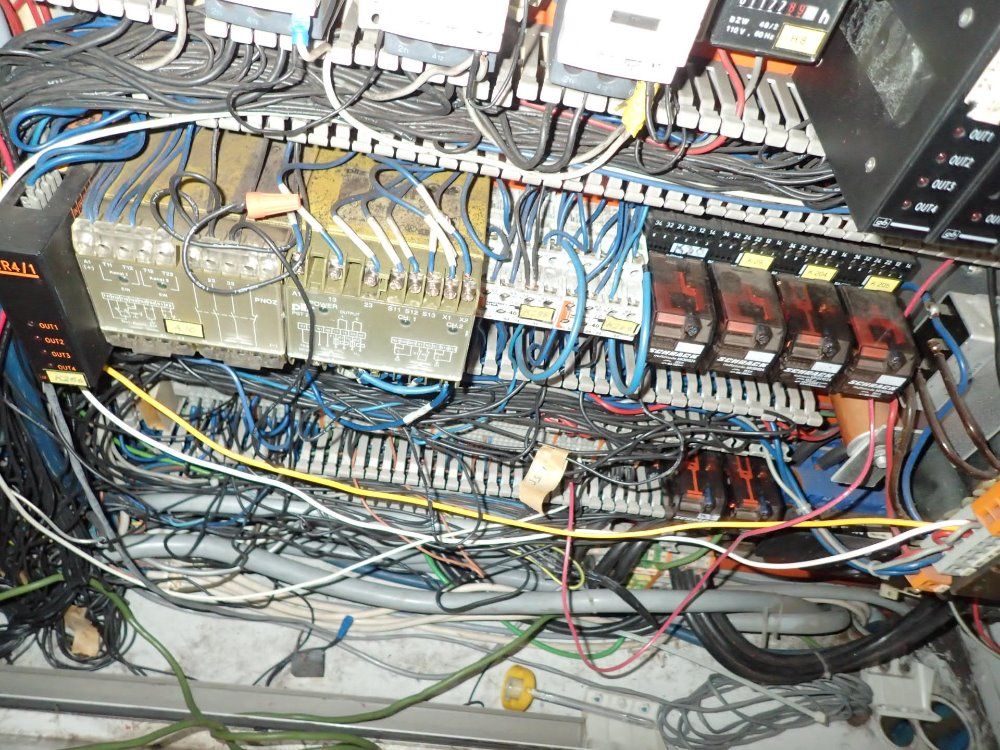 Battenfeld Injection Molder - 3200/ba750cdplus