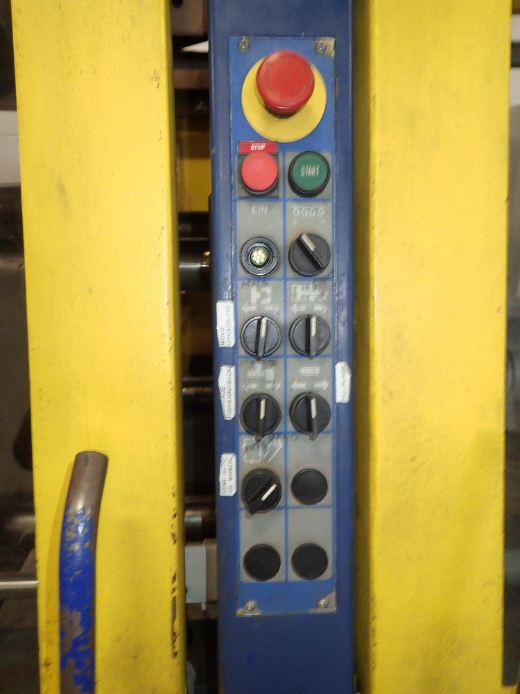 Battenfeld Injection Molder - 3200/ba750cdplus