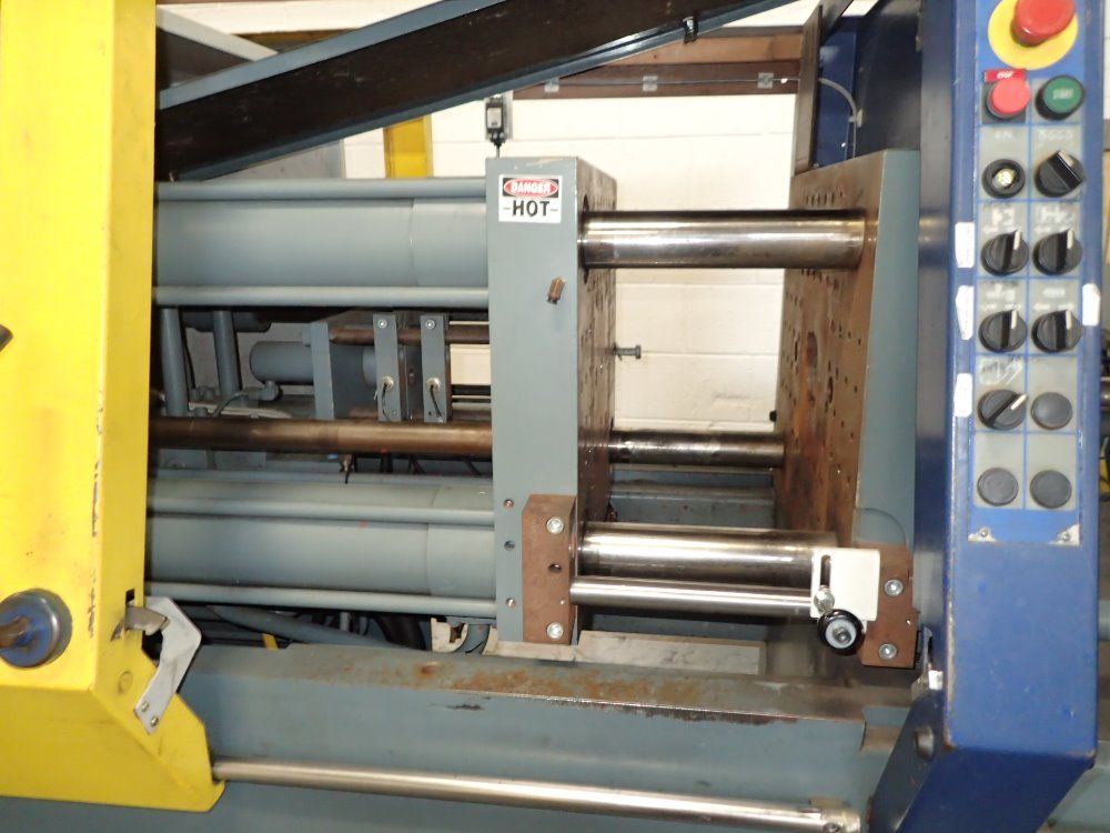 Battenfeld Injection Molder - 3200/ba750cdplus