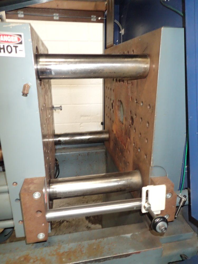 Battenfeld Injection Molder - 3200/ba750cdplus