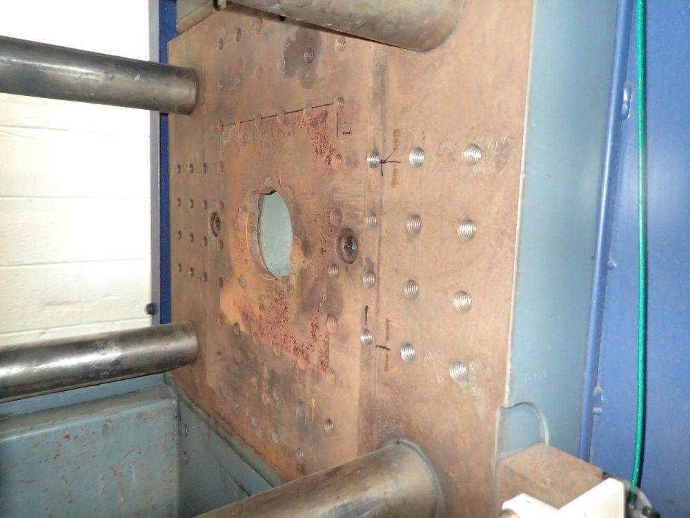 Battenfeld Injection Molder - 3200/ba750cdplus