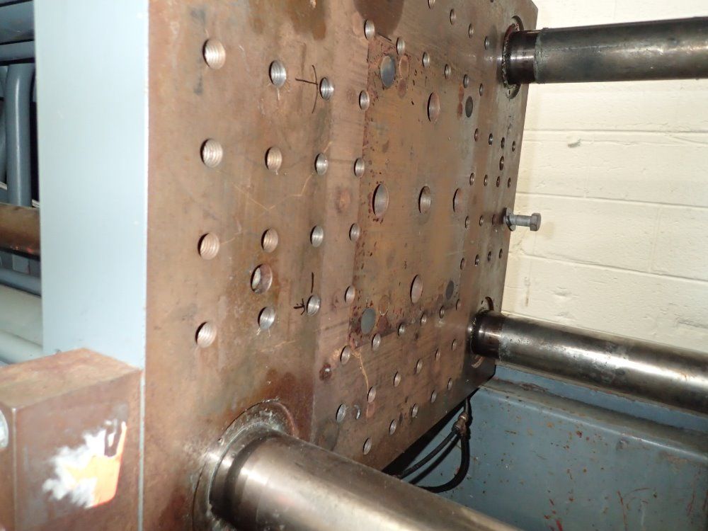 Battenfeld Injection Molder - 3200/ba750cdplus