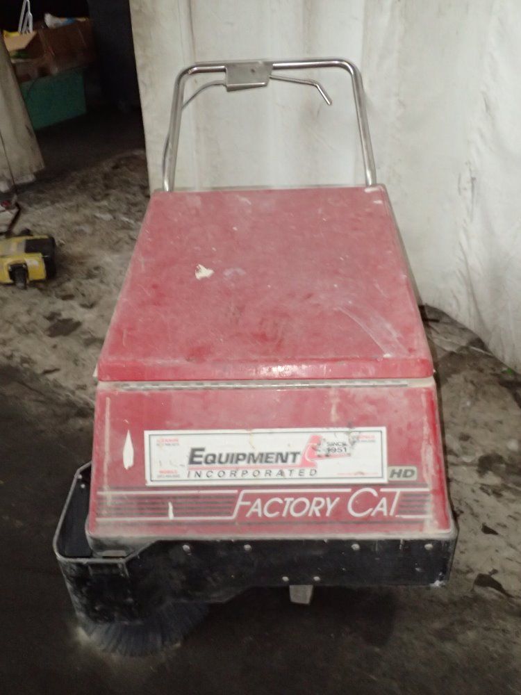 Factory Cat 34'' Floor Sweeper - 34