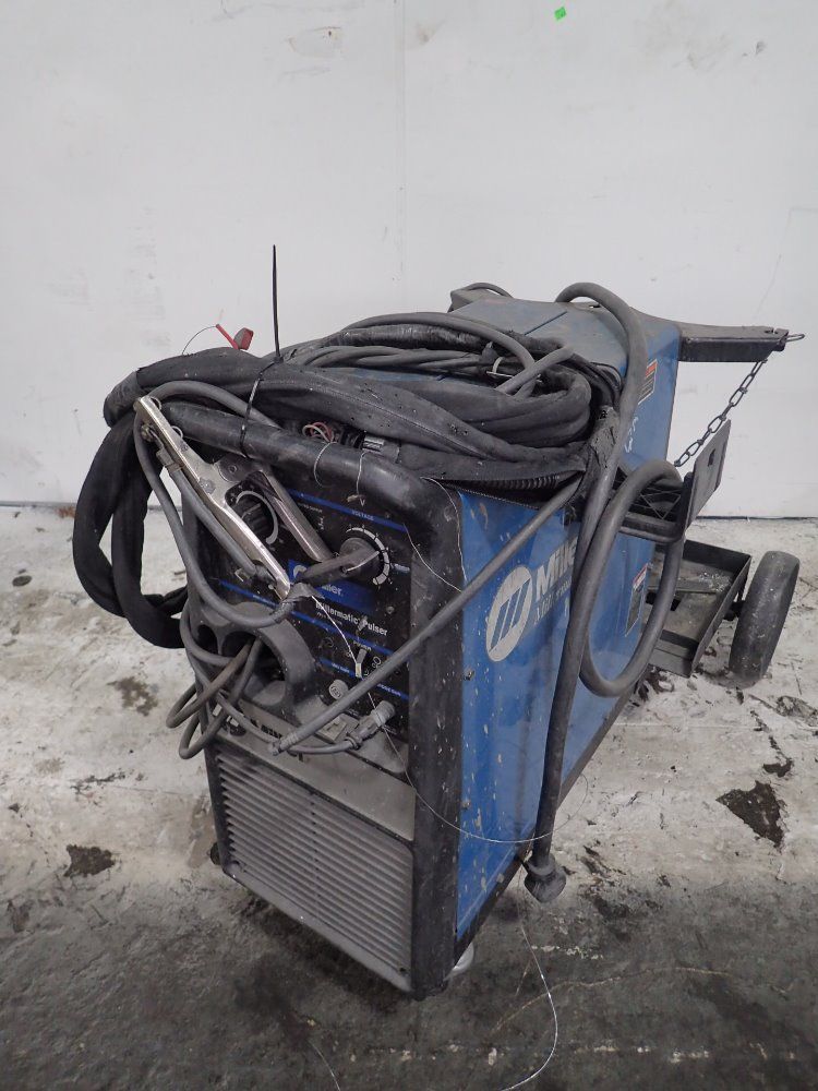 Miller 160 Amp Portable Welder - Millermatic Pulser