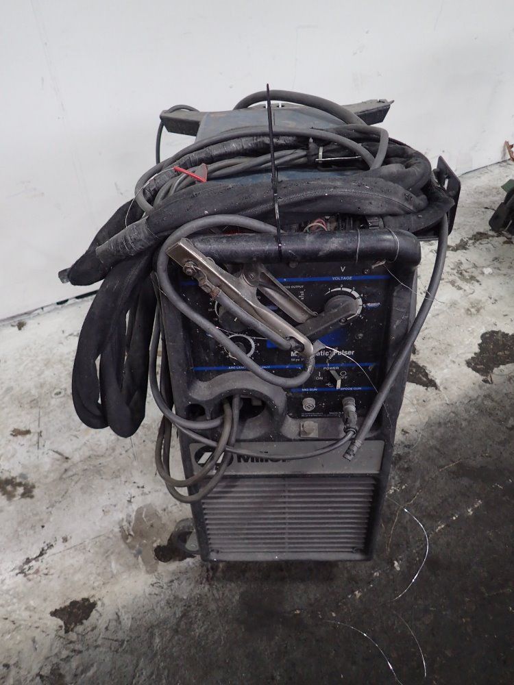 Miller 160 Amp Portable Welder - Millermatic Pulser