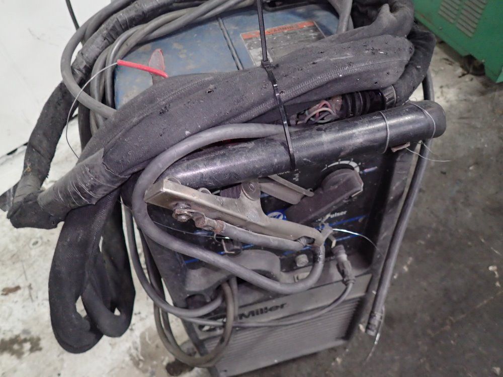 Miller 160 Amp Portable Welder - Millermatic Pulser