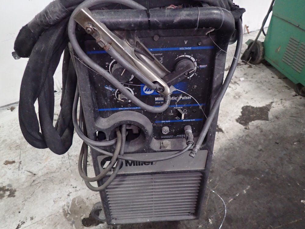Miller 160 Amp Portable Welder - Millermatic Pulser