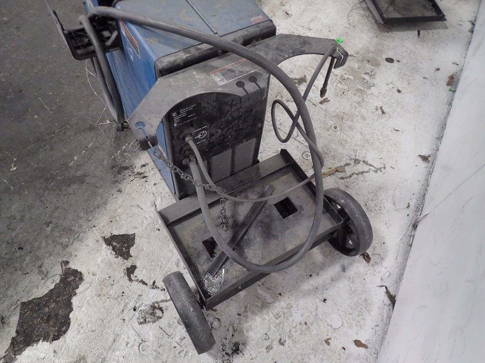 Miller 160 Amp Portable Welder - Millermatic Pulser