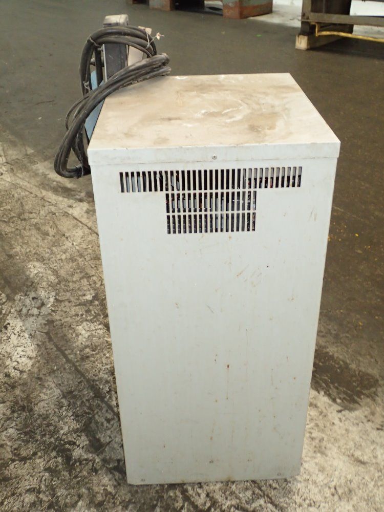 Posicharge 8-70 V / 12-36 V Battery Charger - 09700