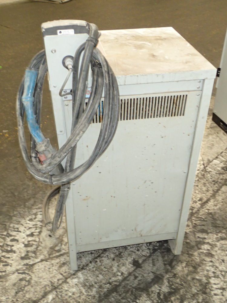 Posicharge 8-70 V / 12-36 V Battery Charger - 09700