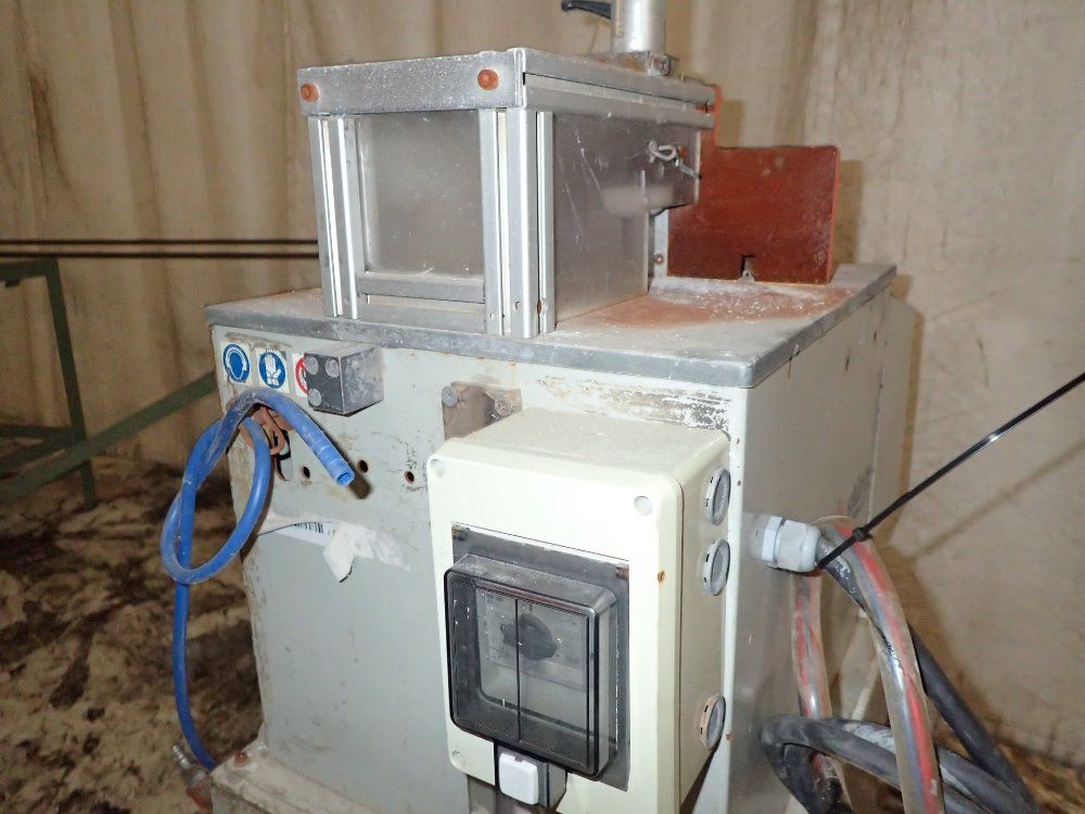 Sturtz Machinery Inc. Up-cut Saw