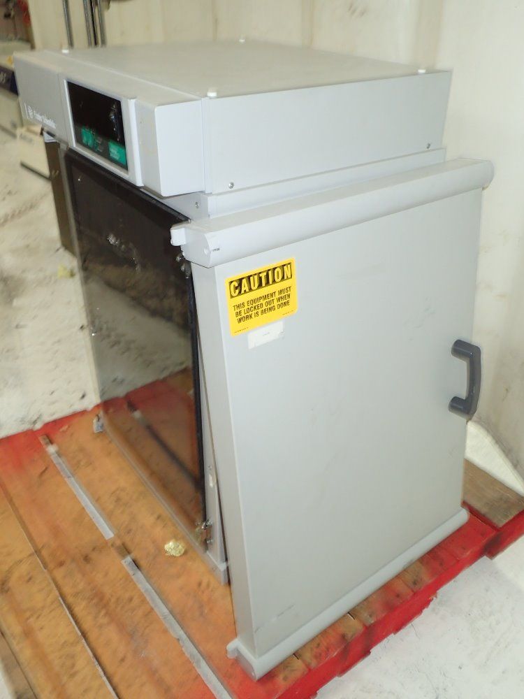 Fisher Scientific Isotemp Incubator