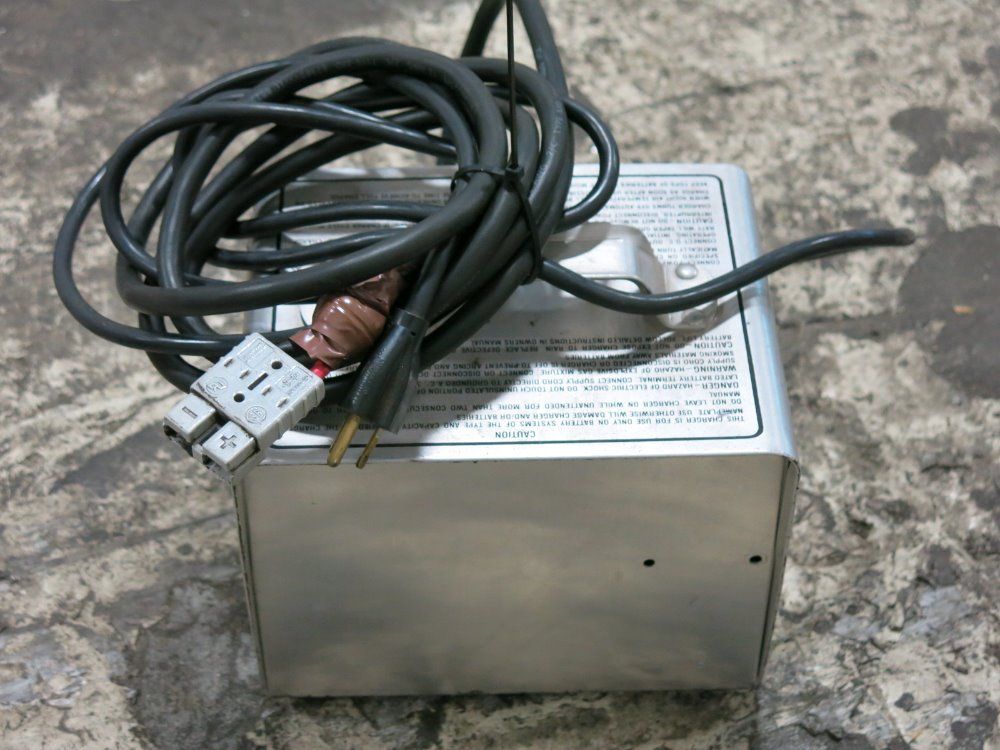 Lestronic Battery Charger